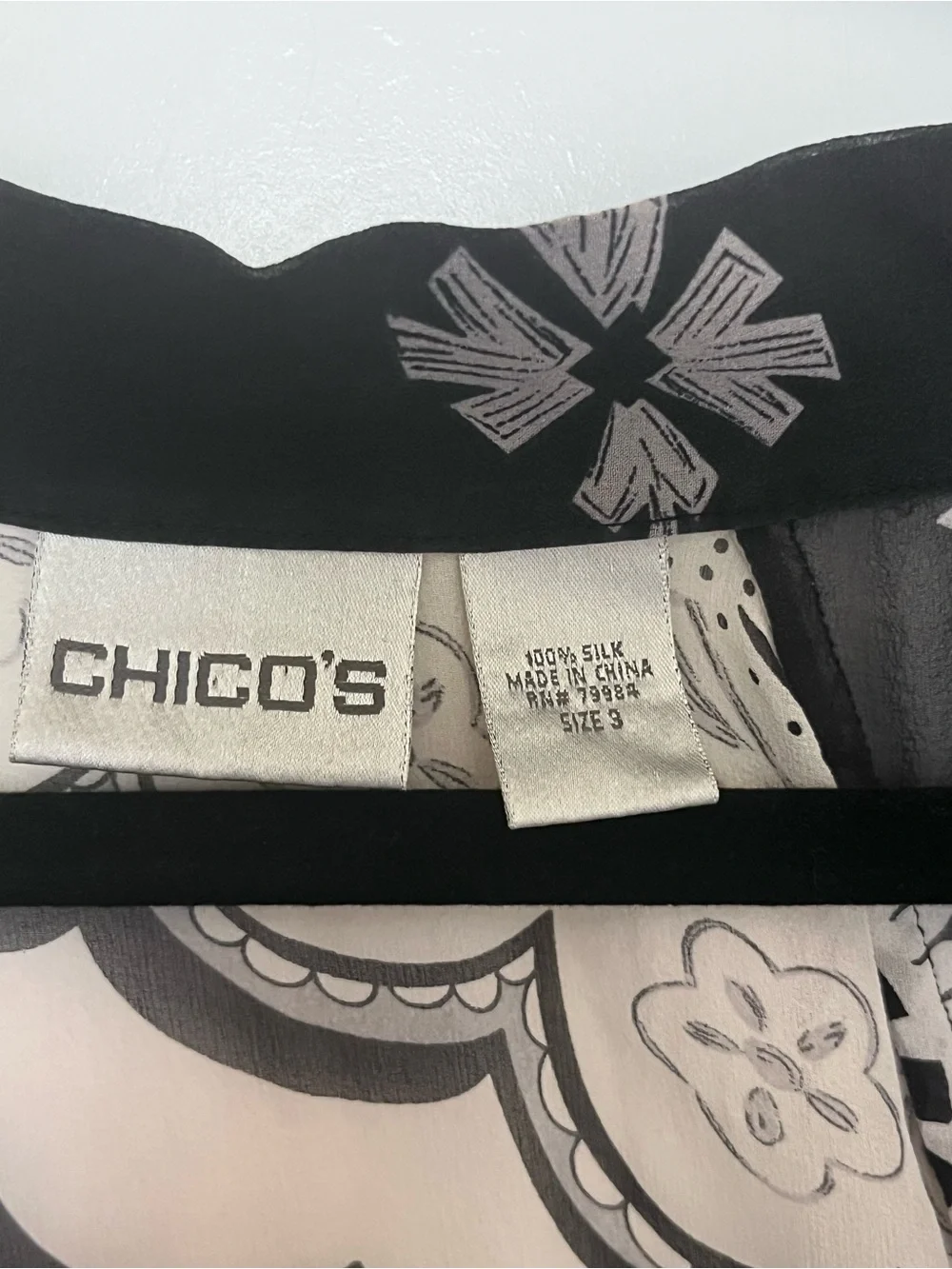 Chico's Black and White Paisley Sheer Silk V-Neck Blouse 14/16 - Picture 2 of 8